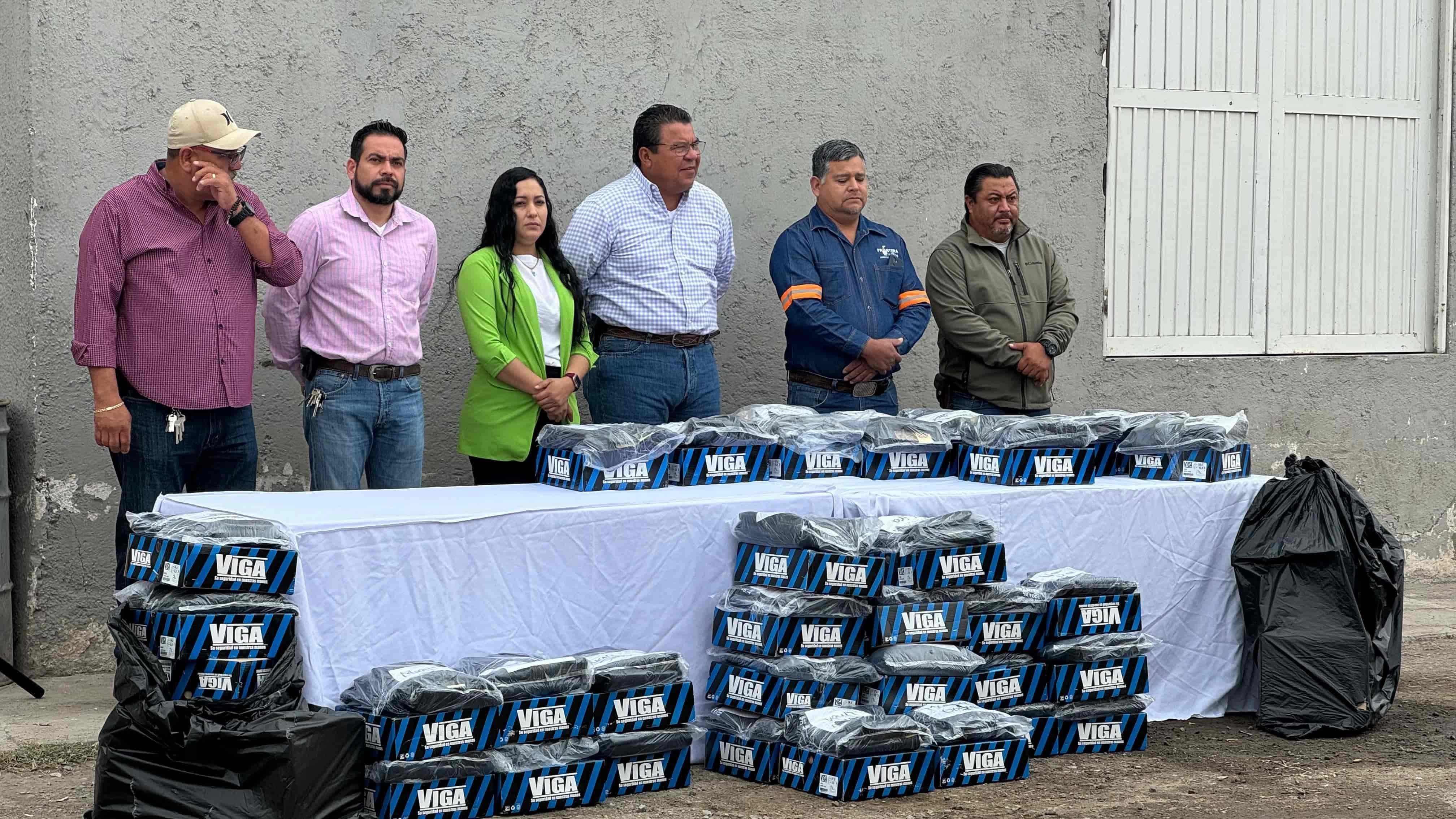 Hacen entrega de equipo de trabajo a sindicalizados.