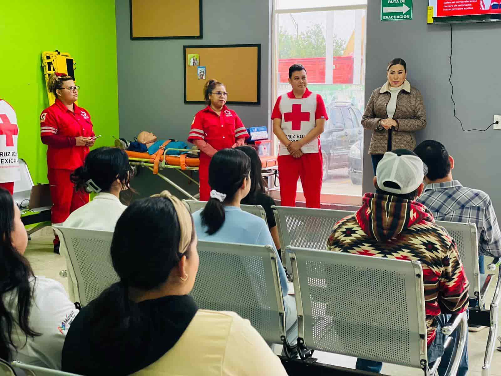 Imparten curso de primeros auxilios en Clínica San Isidro