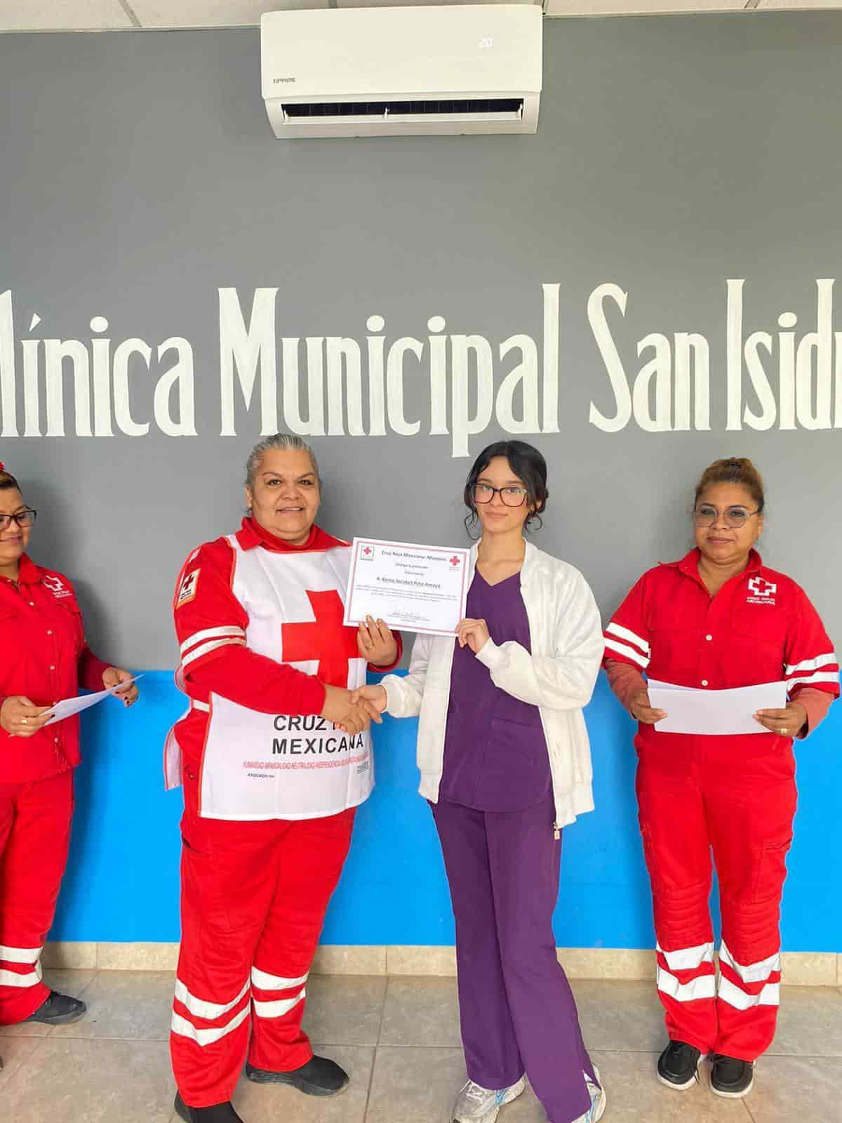 Imparten curso de primeros auxilios en Clínica San Isidro