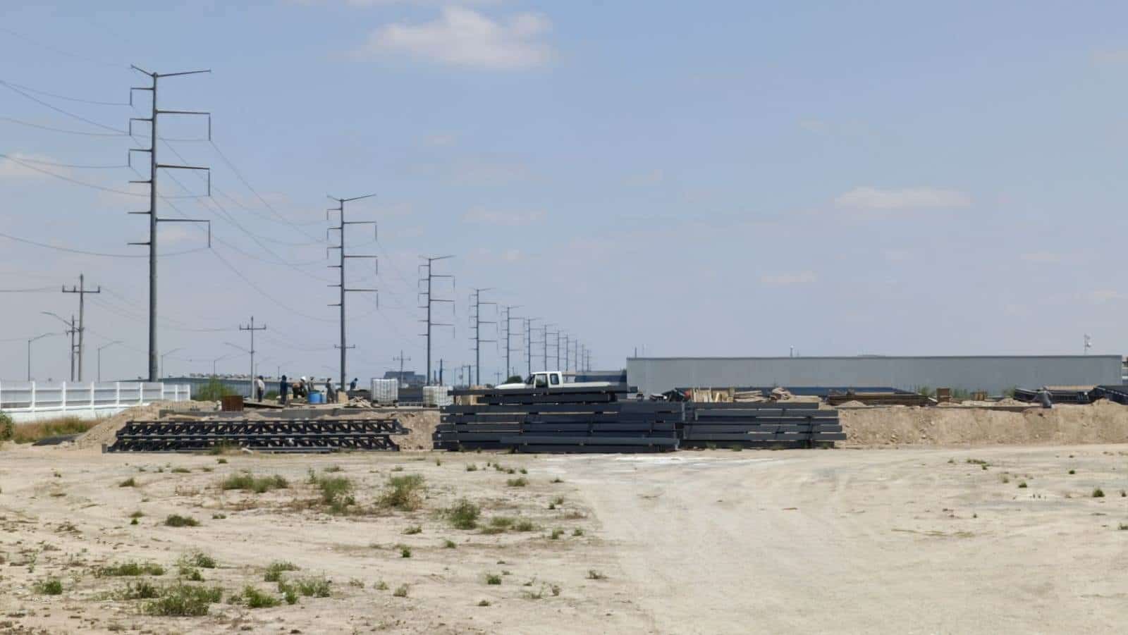 Aun hay naves y parques industriales que están en proceso de construcción.