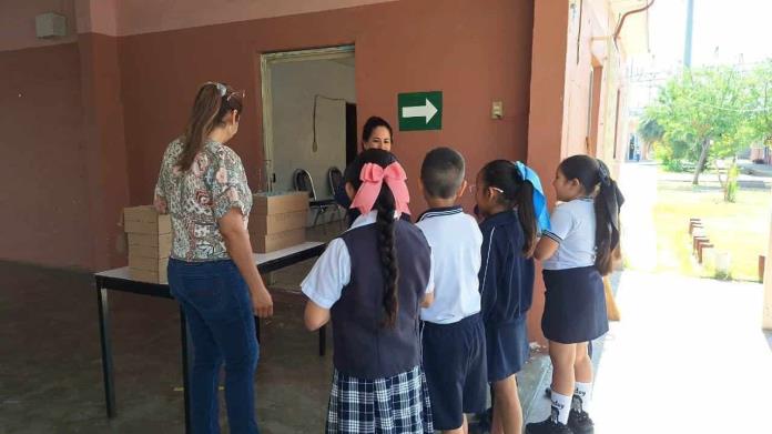 Entregan leche a Liconsa en primaria Entregan leche a Liconsa en primaria