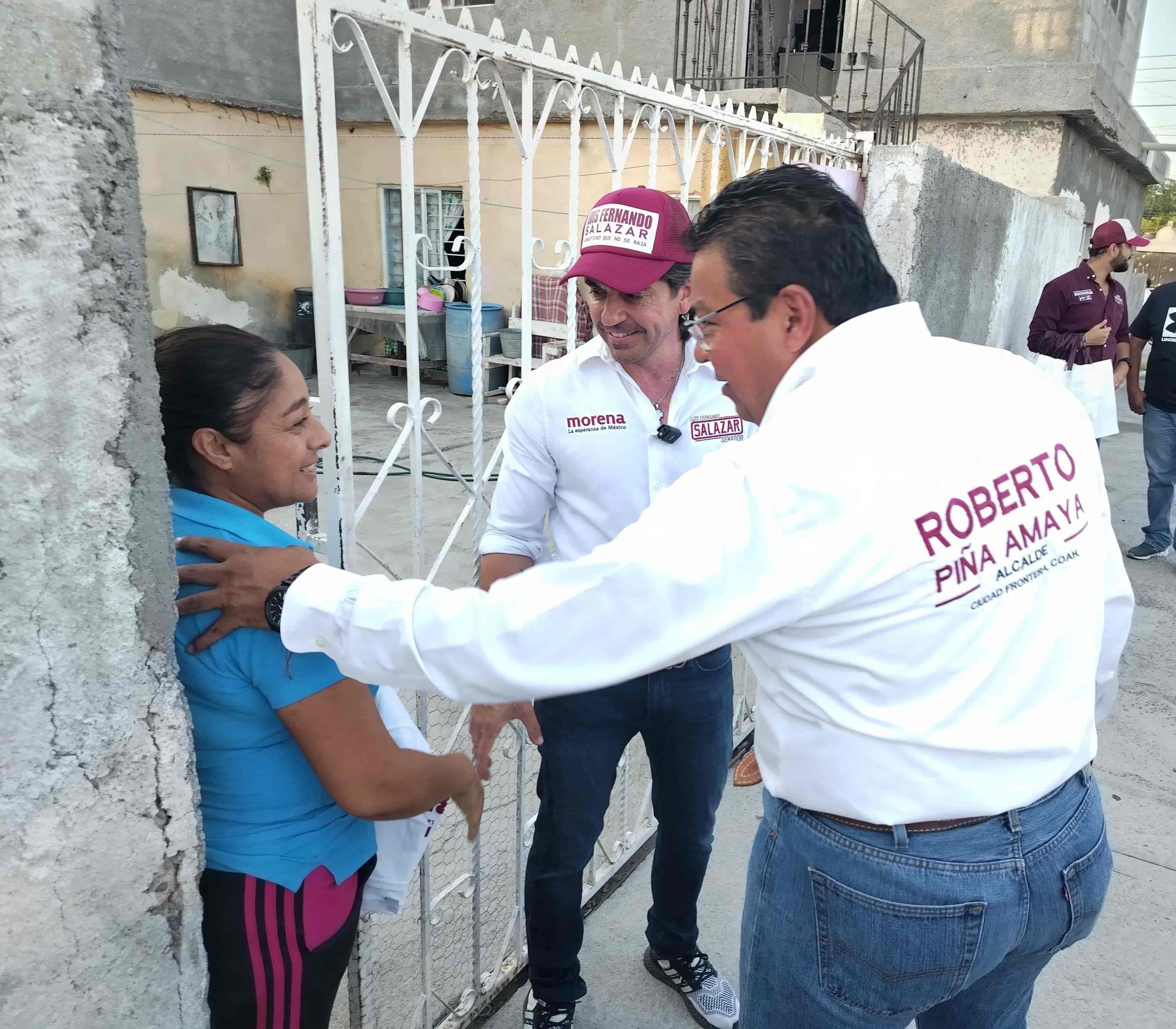 Roberto Piña, candidato de MORENA a la alcaldía de Frontera recorrió las calles de la colonia Borja en busca del voto en la elección que se avecina.