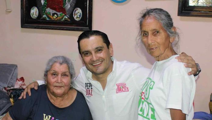 Pepe Díaz Gutiérrez estrecha vínculos con los vecinos de La Nogalar y La Joya