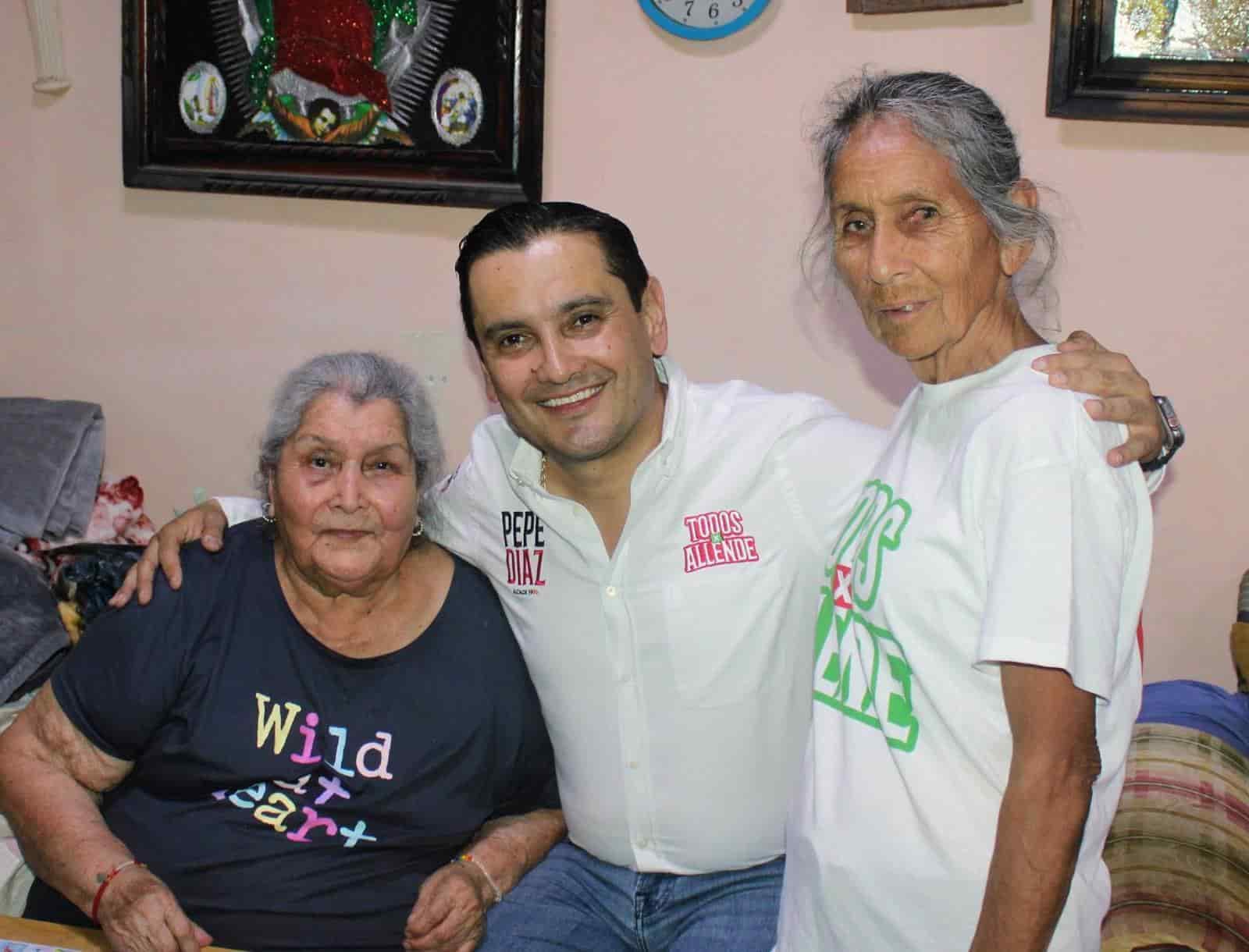 Pepe Díaz Gutiérrez estrecha vínculos con los vecinos de La Nogalar y La Joya
