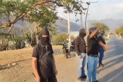 Encapuchados niegan que reten en Chiapas sea montaje