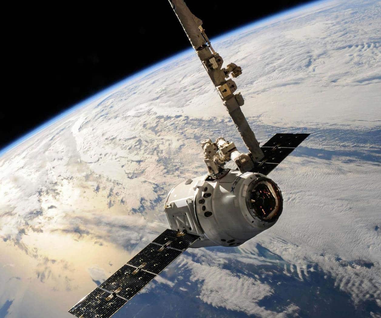 Foto de SpaceX: https://www.pexels.com/es-es/foto/vuelo-tierra-espacio-vehiculo-586056/