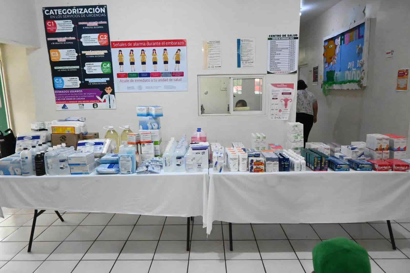 Entrega mensual de medicamentos e insumos en el Centro de Salud de Nava