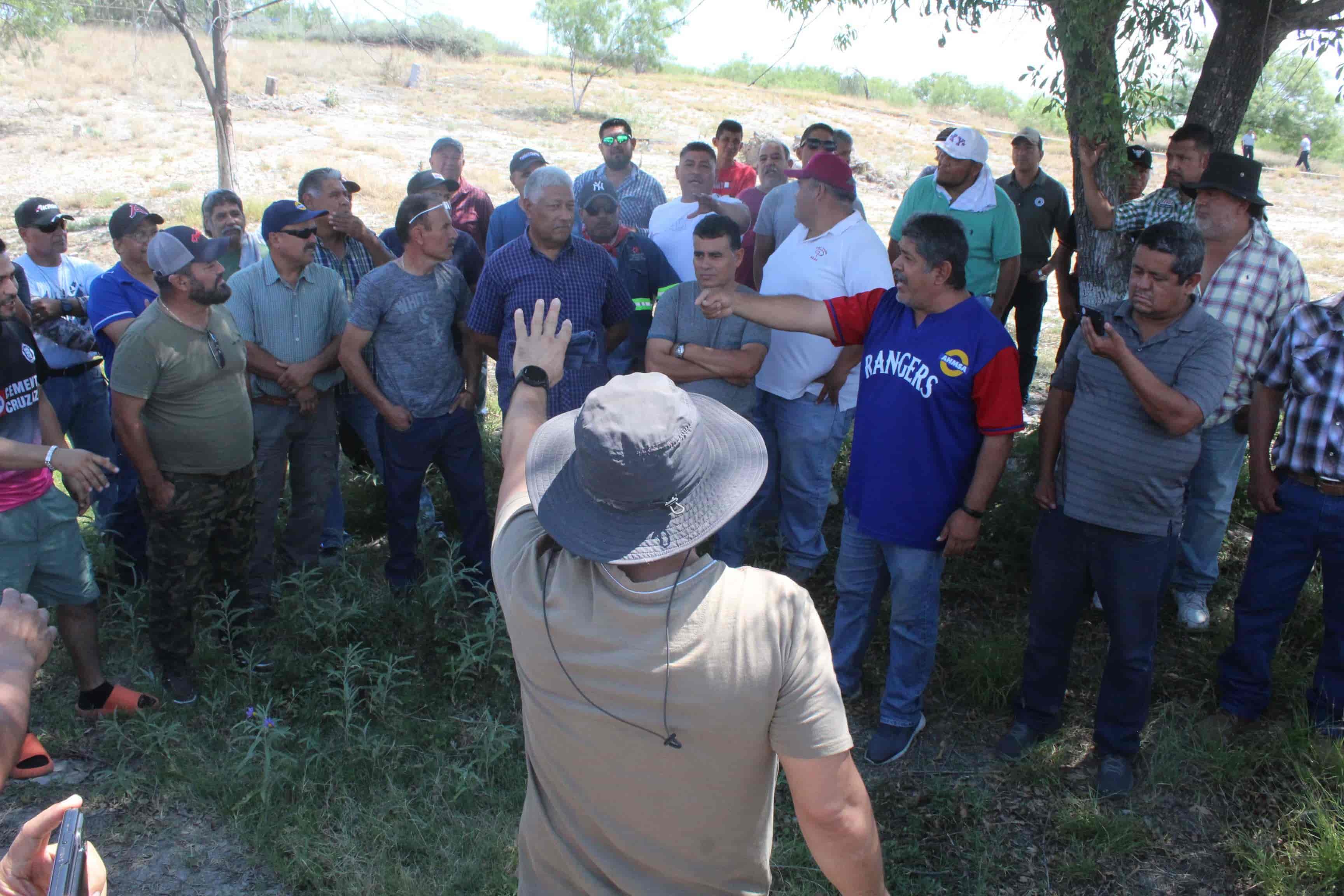 Autoridades federales pueden tomar una decisión sin tomar en cuenta a los obreros.