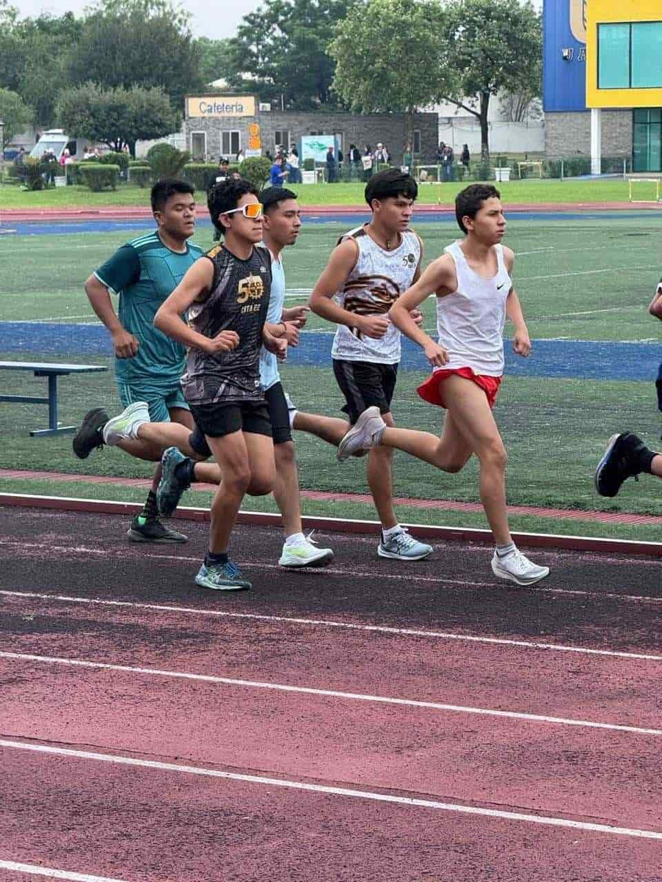 Destacan atletas en juegos nacionales