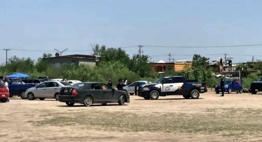 Rodea la policía campo deportivo