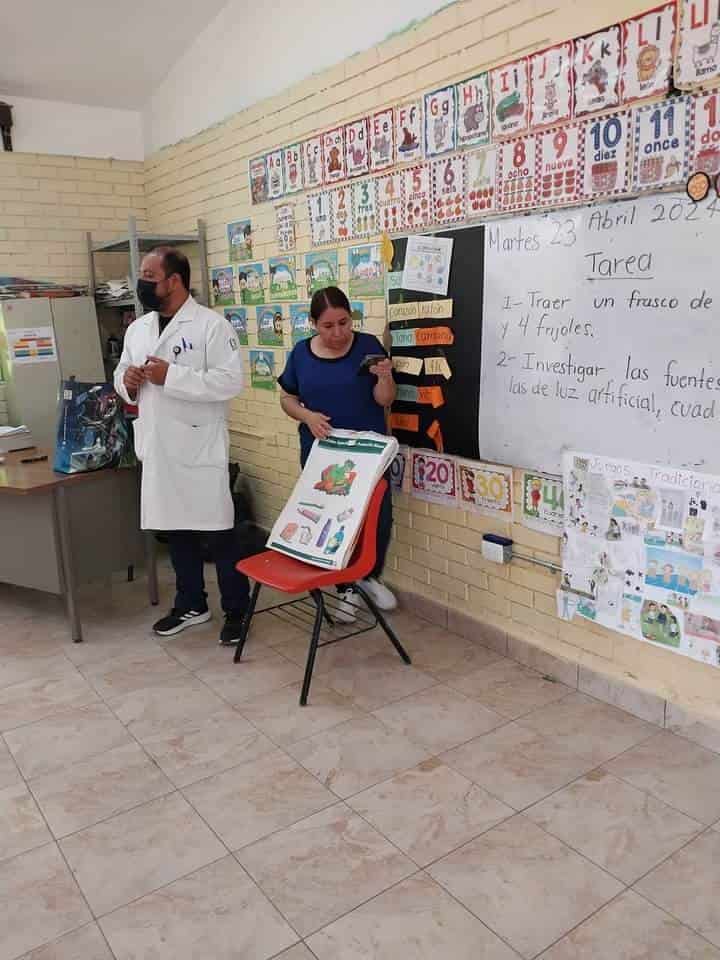 Llevan a escuelas plática de salud bucal