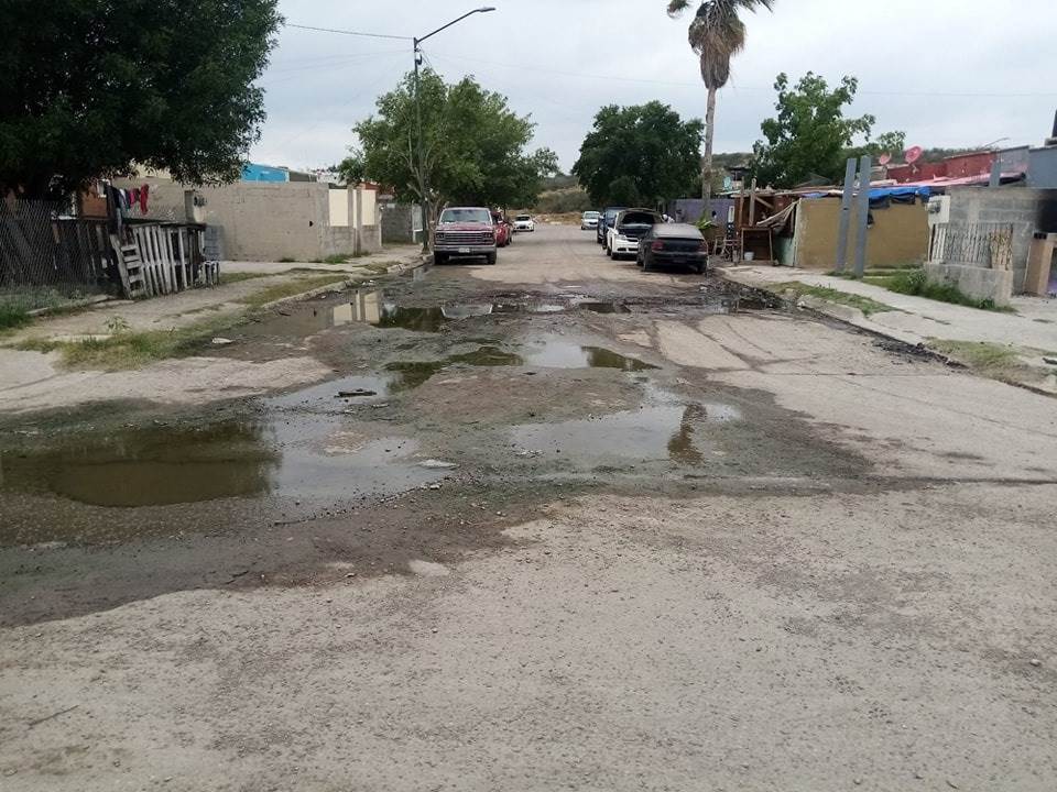 Alerta Sanitaria en La Hacienda: Vecinos Claman por Solución URGENTE al Colapso de Drenaje