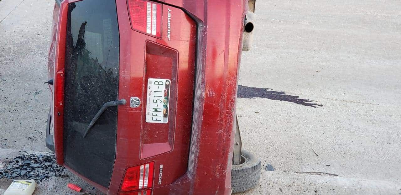 Trata de Atropellar a Motociclista, Cae al Vado y se Da a la Fuga