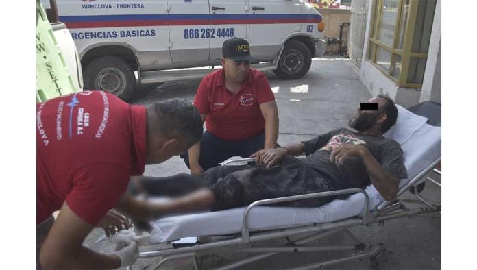 Hallan a herido tirado en la calle