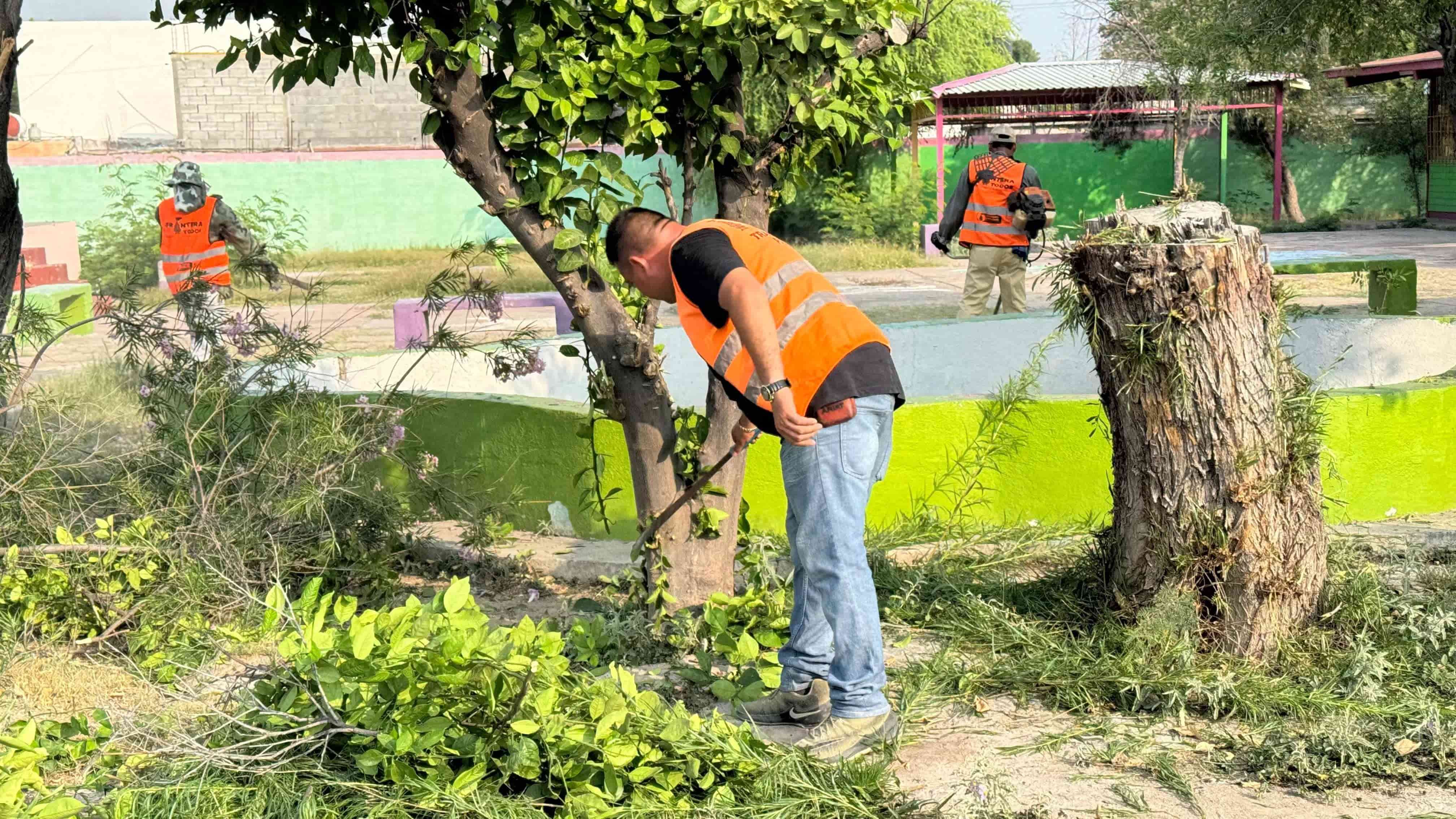 Siguen las acciones de limpieza en planteles.