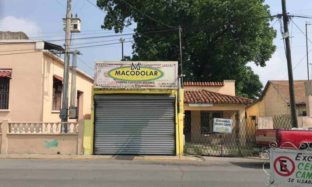 ¡Mujer roba casi $1 millón de pesos en casa de cambio!