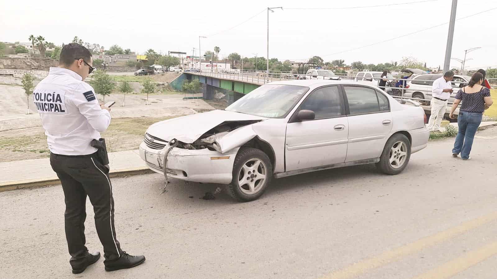 Lesiona a madre e hija en choque 