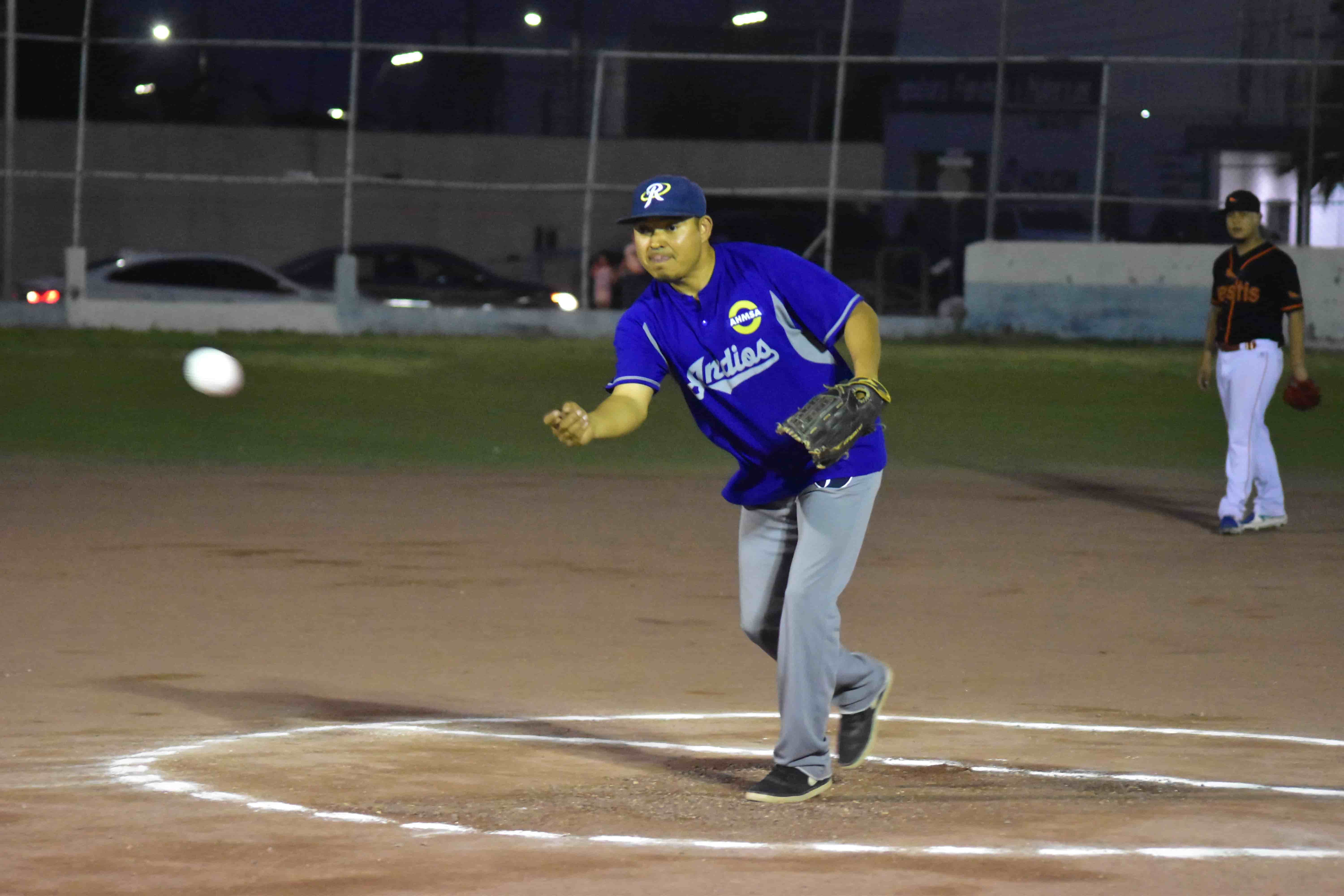 Consigue Piratas apretado triunfo