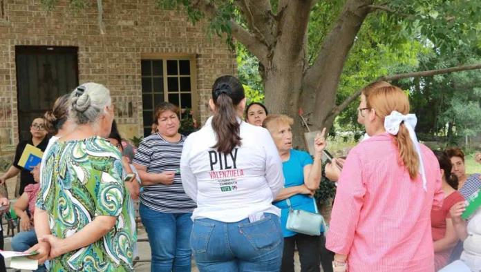 Se compromete Pily a construir un dispensario médico en bosque de Río Escondido