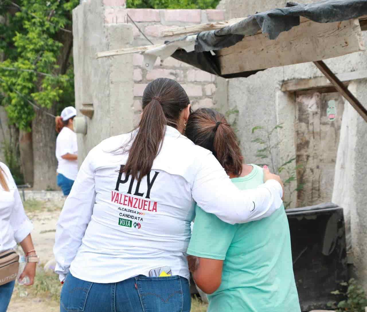 Se compromete Pily a construir un dispensario médico en bosque de Río Escondido