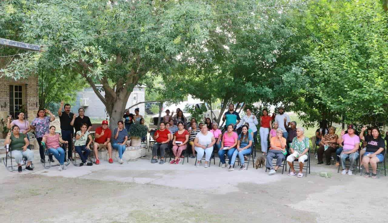 Se compromete Pily a construir un dispensario médico en bosque de Río Escondido