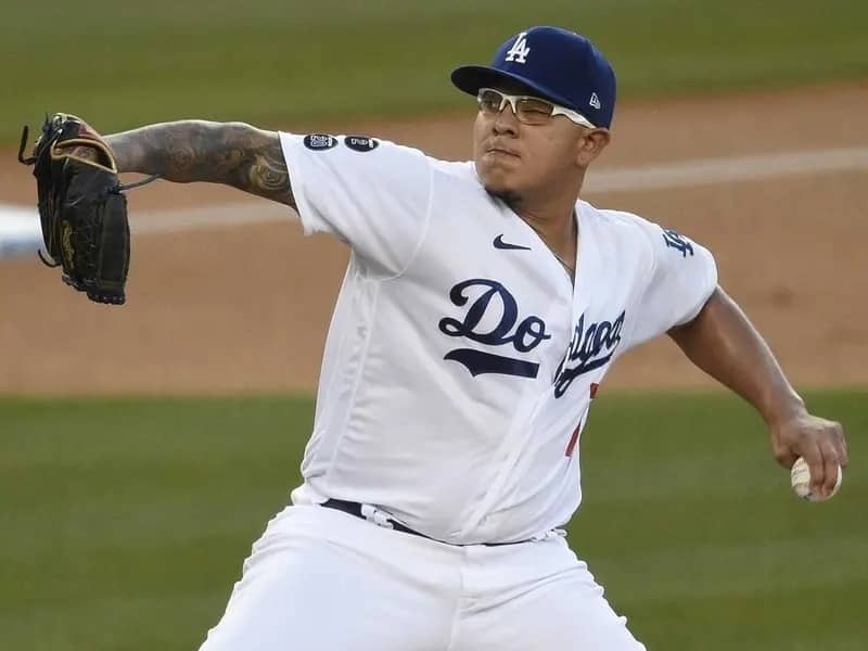Julio Urías no impugnó la acusación de violencia doméstica en su contra.