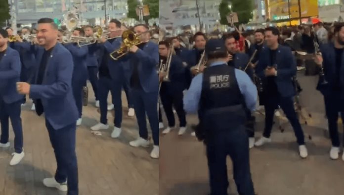 El Recodo da concierto improvisado en Tokio y la policía los detiene