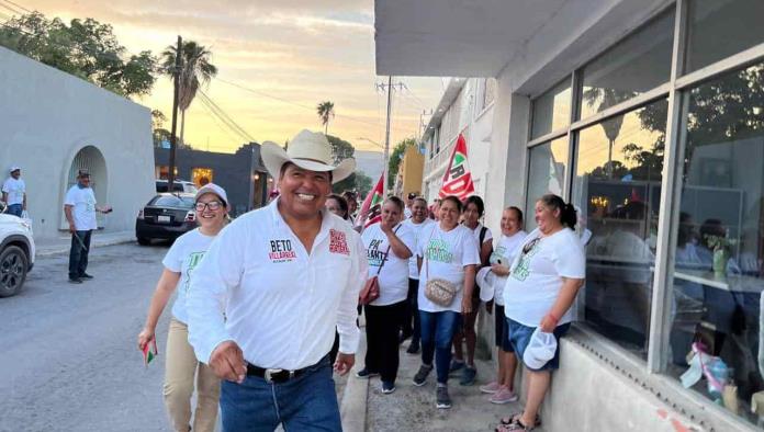 Sigue Beto caminando en Ciénegas