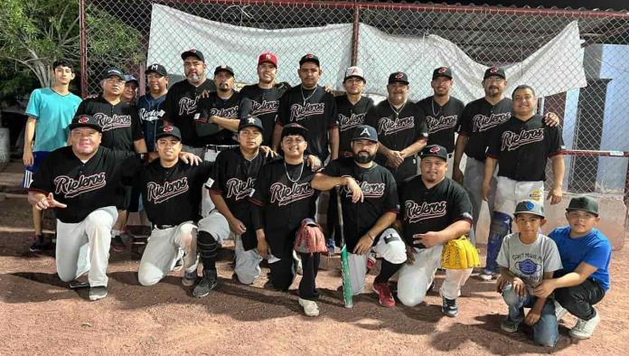 Rieleros arrolla a Blue Jays
