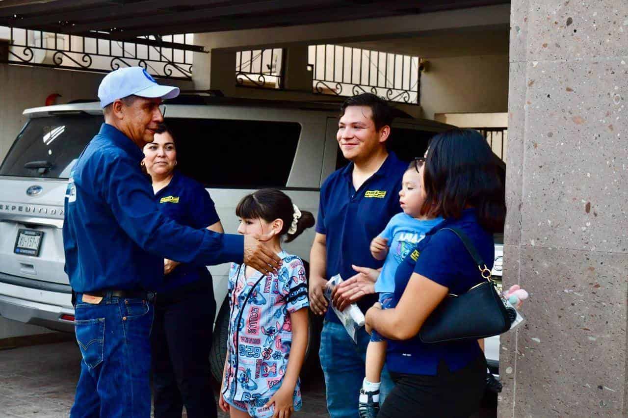 El candidato panista Dávila Delgado destaca por su cercanía con los ciudadanos de Monclova, exponiendo logros y objetivos en cada encuentro, generando esperanza en el futuro del municipio.