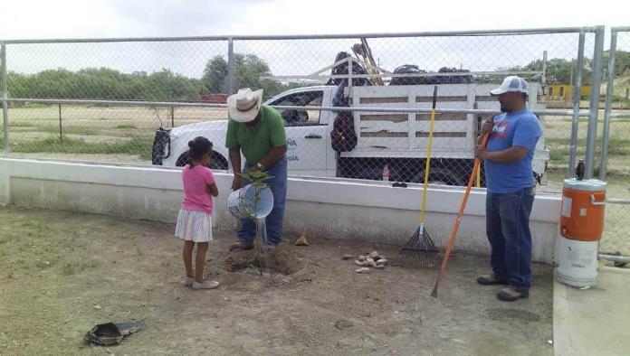 Impulsan la reforestación en escuelas de Acuña