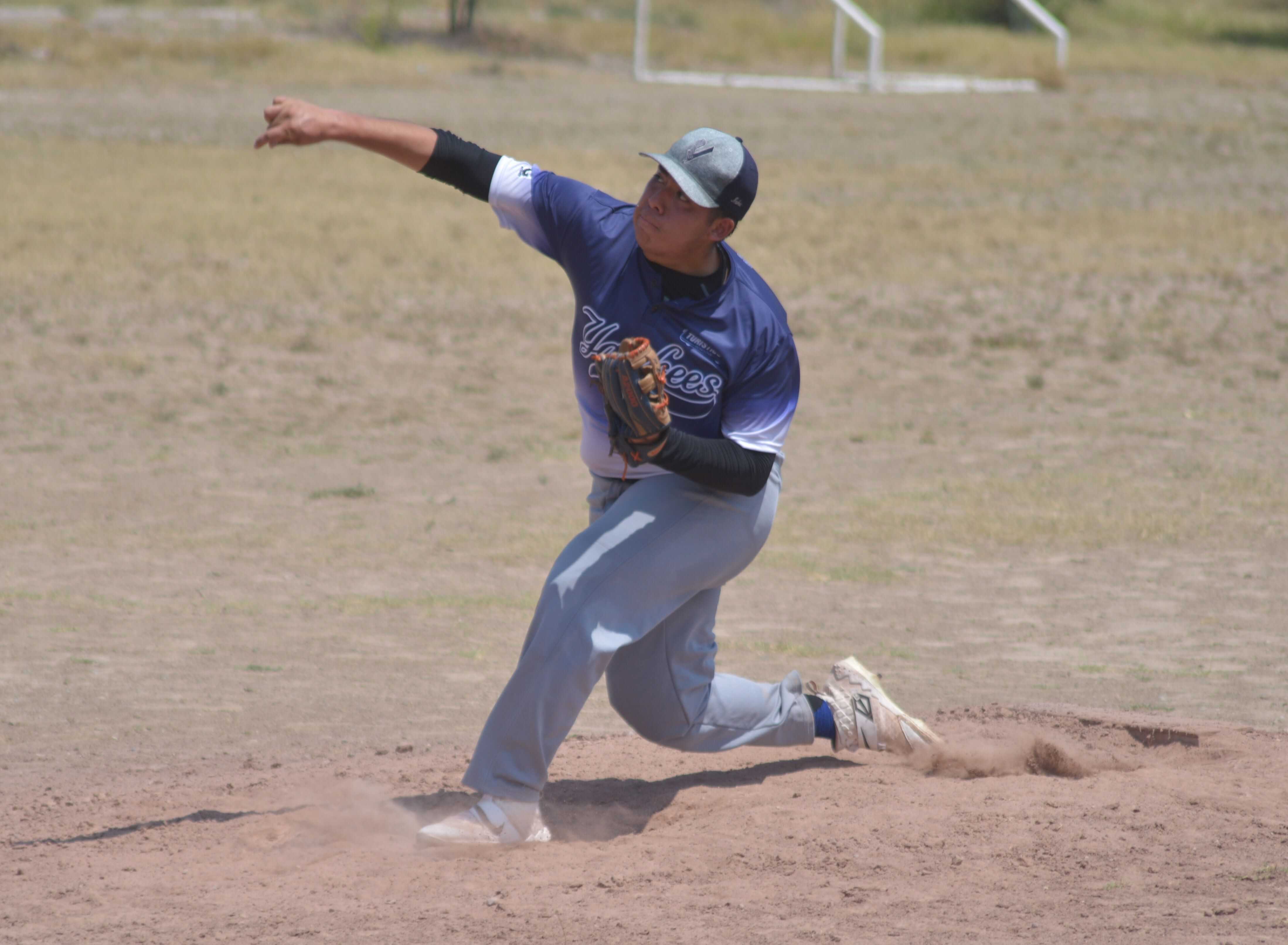 Saca Padres triunfo al líder