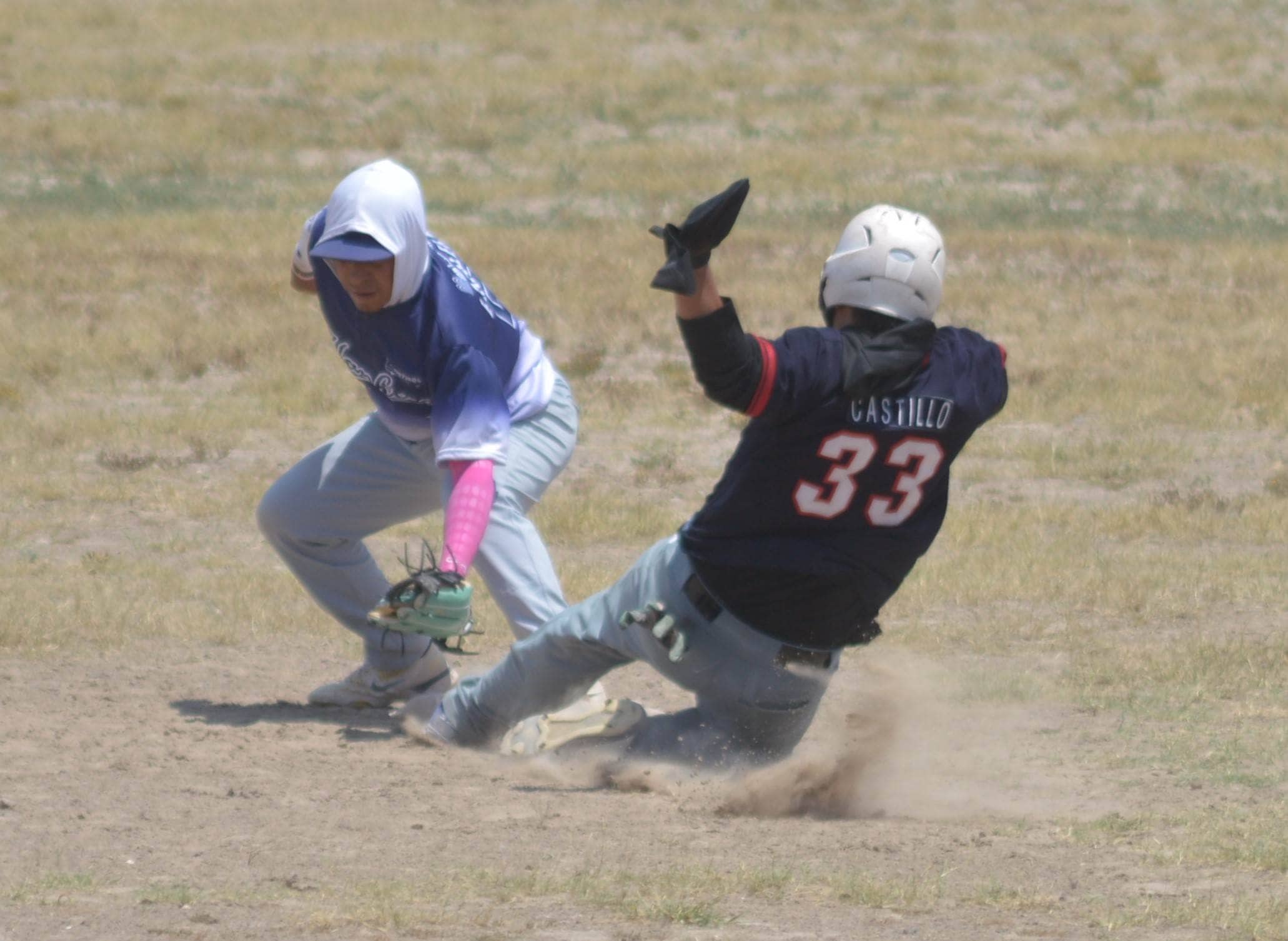 Saca Padres triunfo al líder