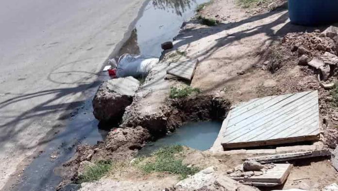 Denuncian vecinos DRENAJE COLAPSADO en la Mundo Nuevo 