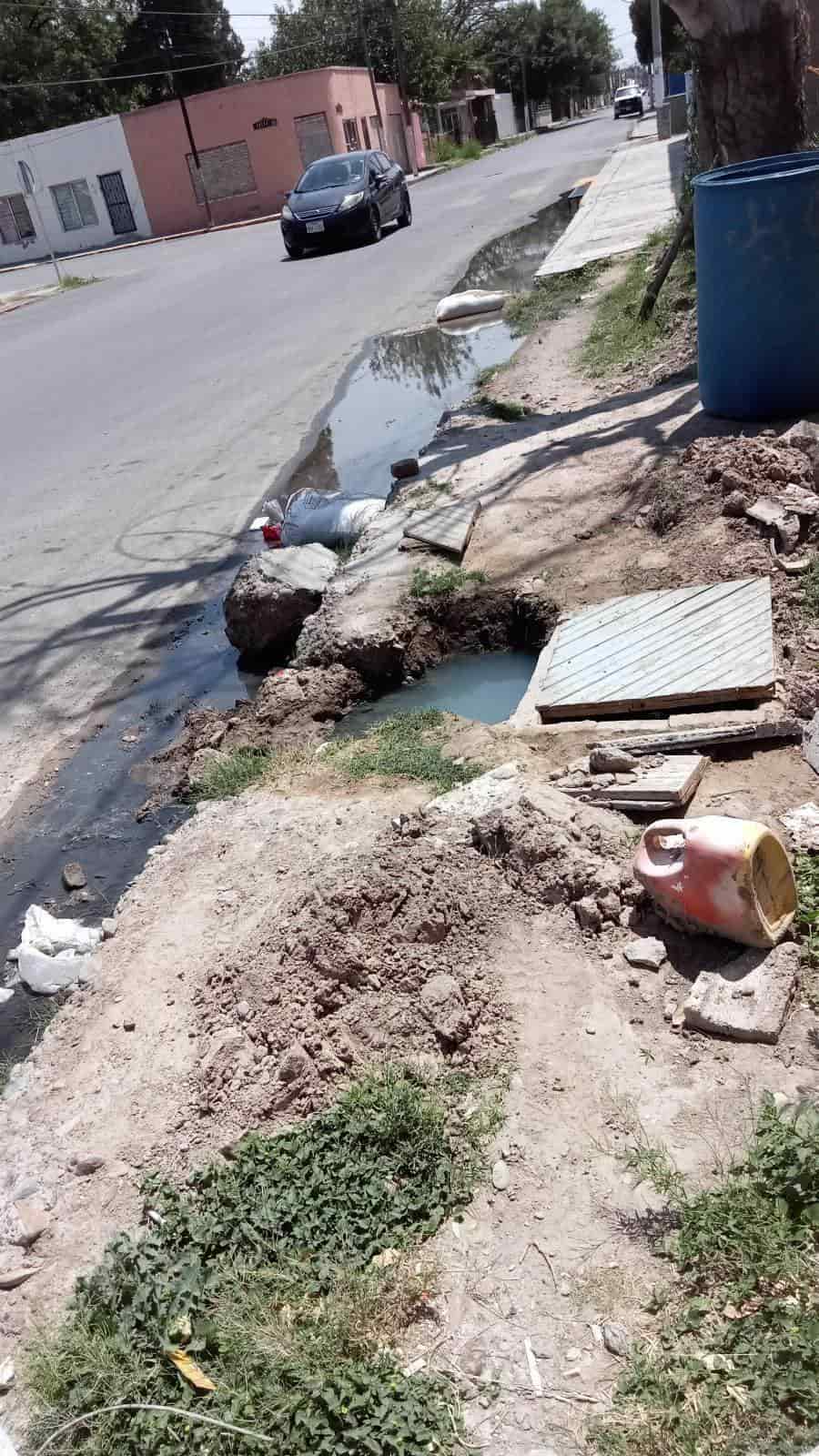 Denuncian vecinos DRENAJE COLAPSADO en la Mundo Nuevo 