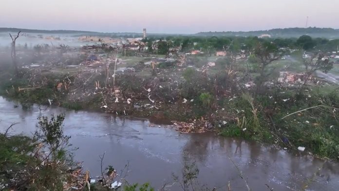 16 tornados golpean sur de Estados Unidos en una sola noche