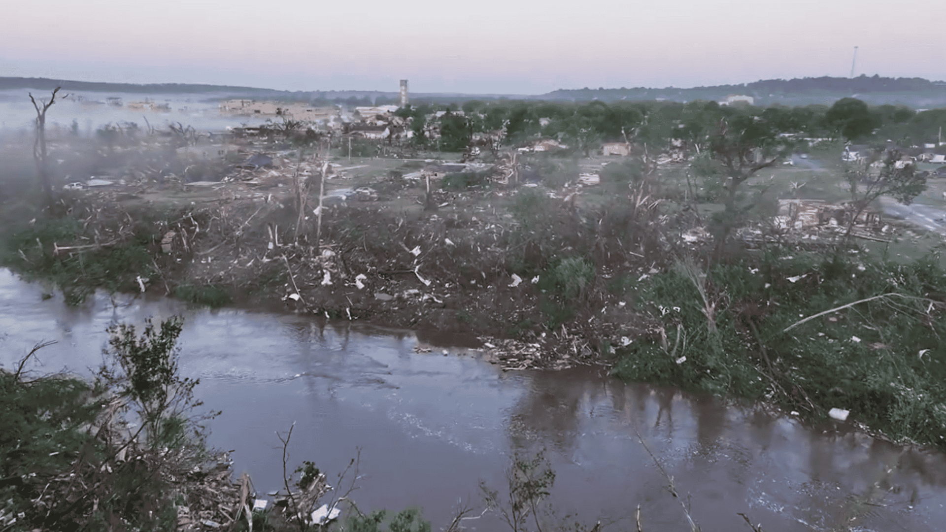 16 tornados golpean sur de Estados Unidos en una sola noche