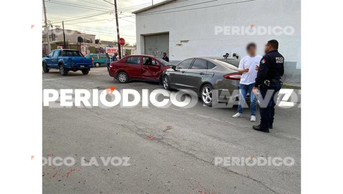 Se ‘vuela’ alto y provoca fuerte choque en la ZC 