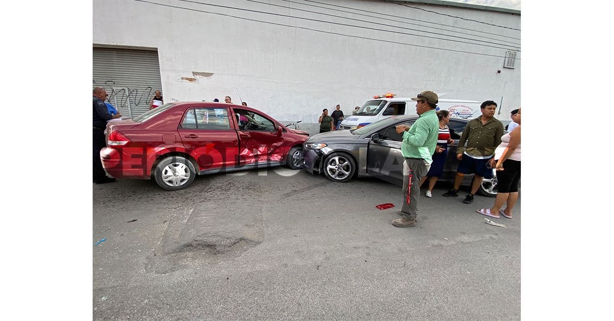 Se ‘vuela’ alto y provoca fuerte choque en la ZC 