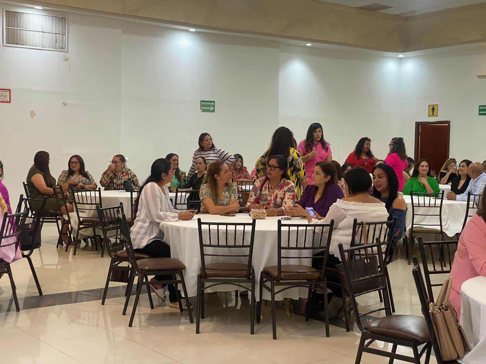 10 de mayo día de asueto para las maestras