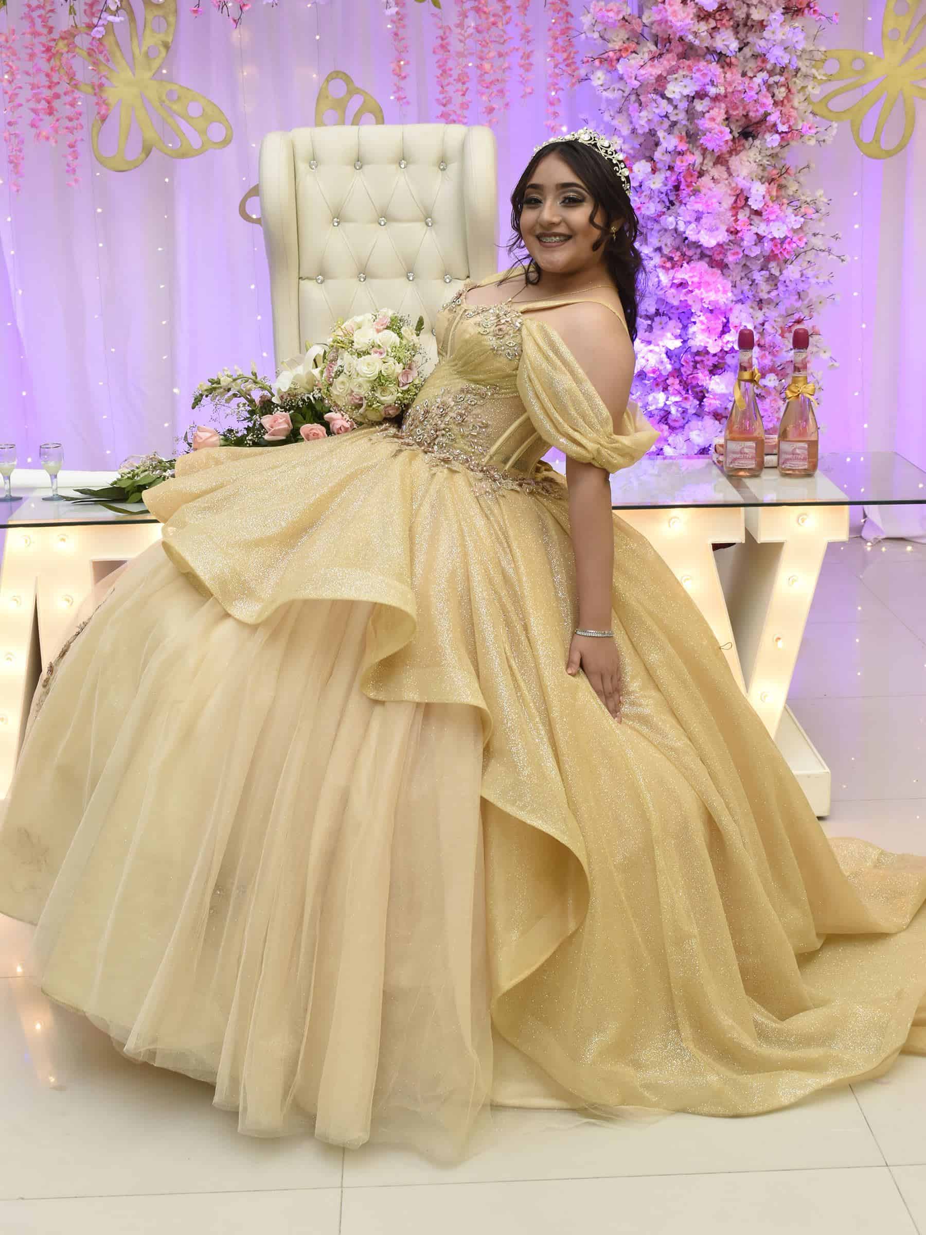 Melanie Citlali celebró sus XV años de vida.