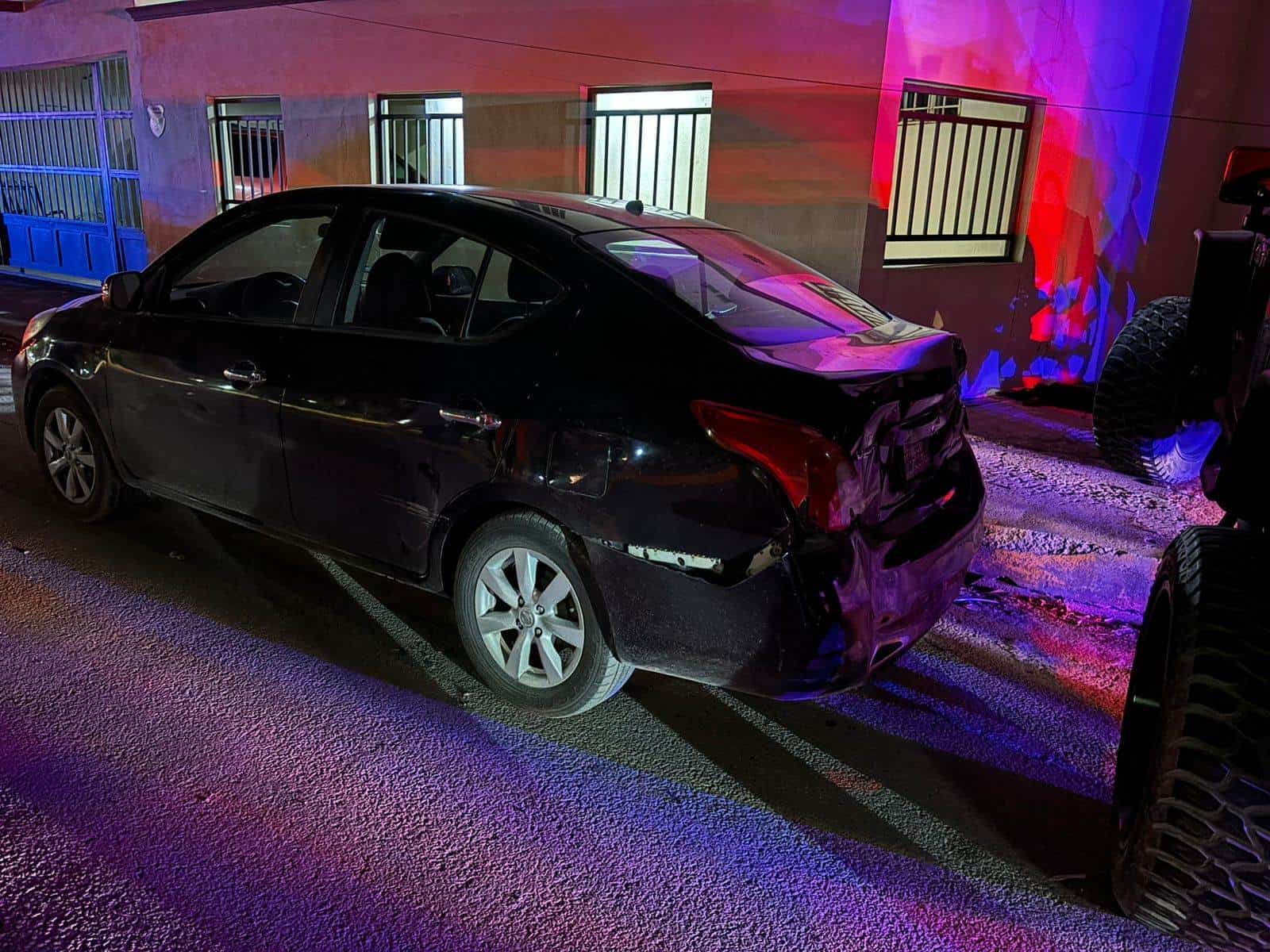 Derriba luminaria con Jeep y remata con Nissan