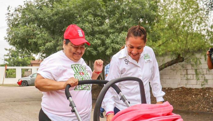 Realiza Sonia Villarreal reunión de patio en la colonia Bravo