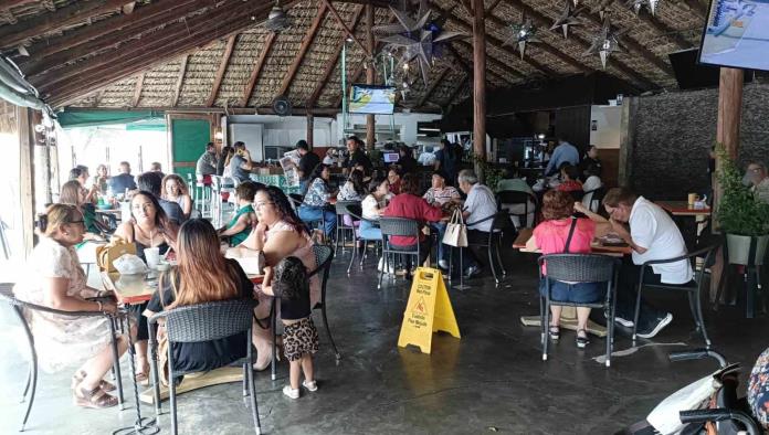 Hasta una hora de espera en restaurantes