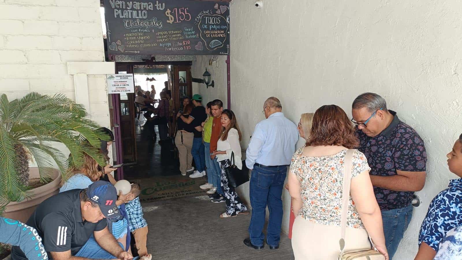 Hasta una hora de espera en restaurantes