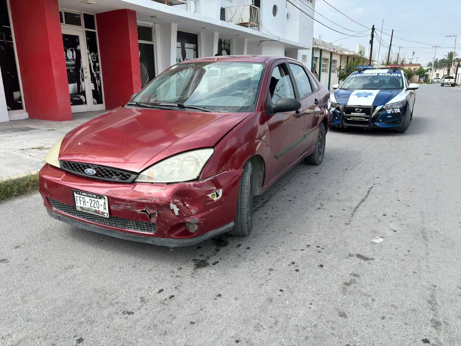 Se le mete a auto y lo proyecta contra iglesia