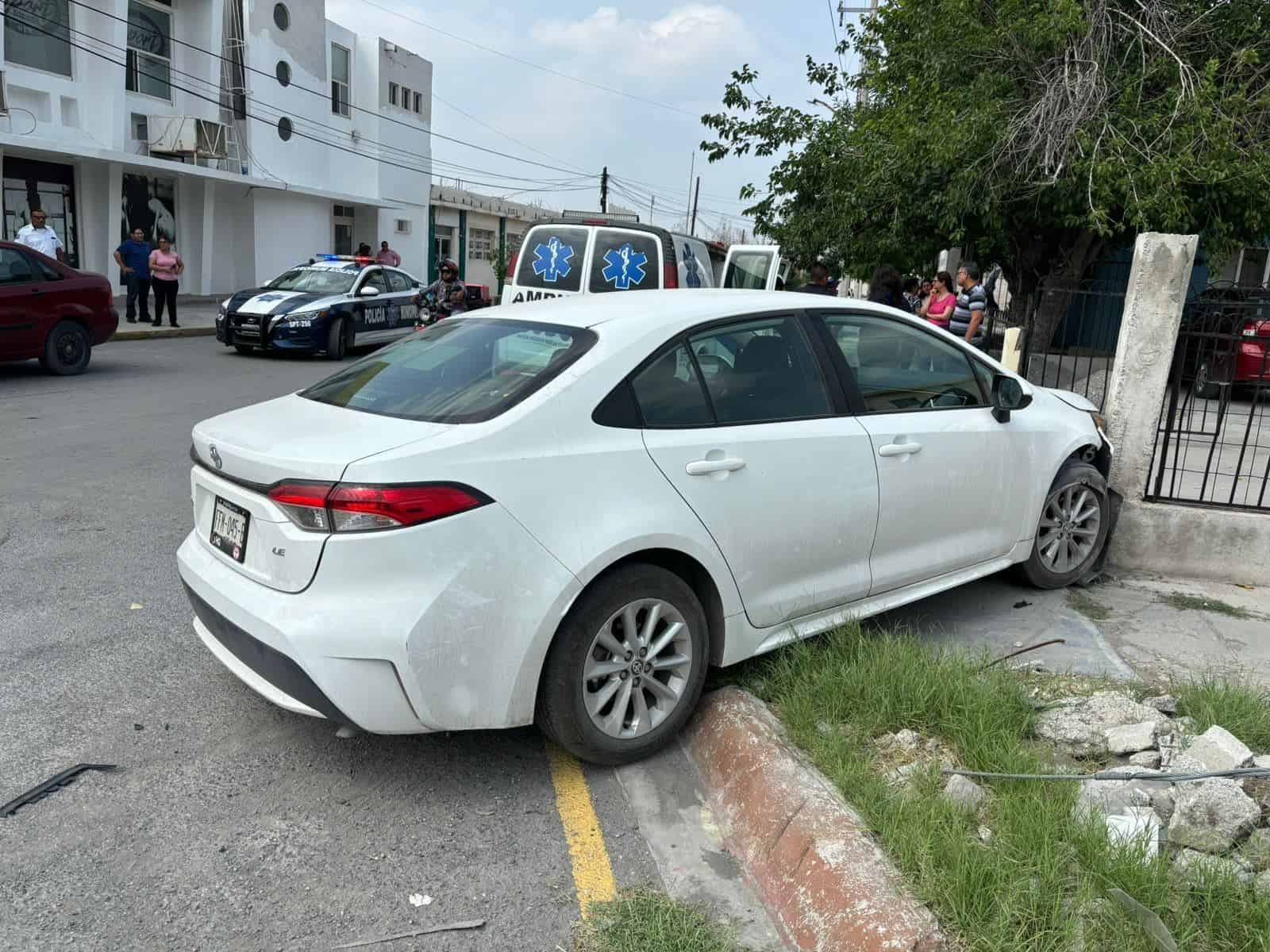 Se le mete a auto y lo proyecta contra iglesia
