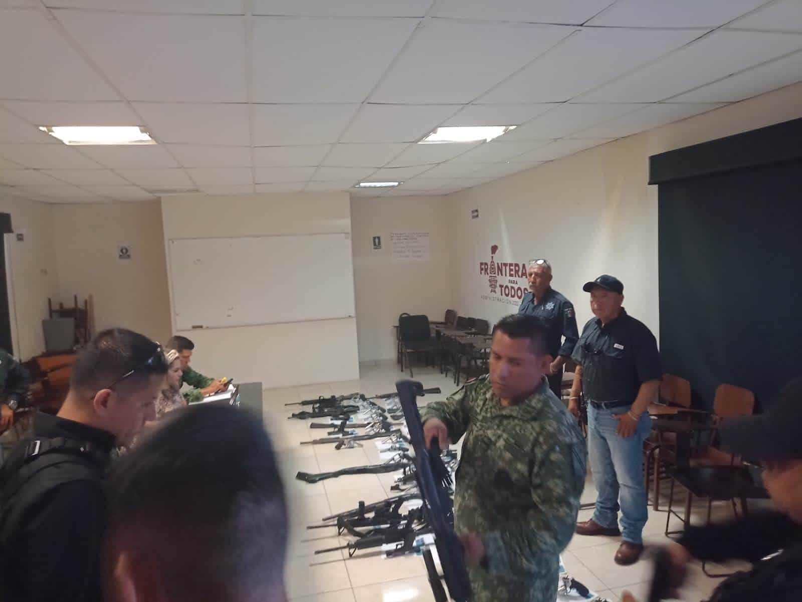 Personal de la SEDENA y la Secretaría de Seguridad Pública del Estado llevó a cabo la revisión de armamento en la corporación policiaca en Frontera.