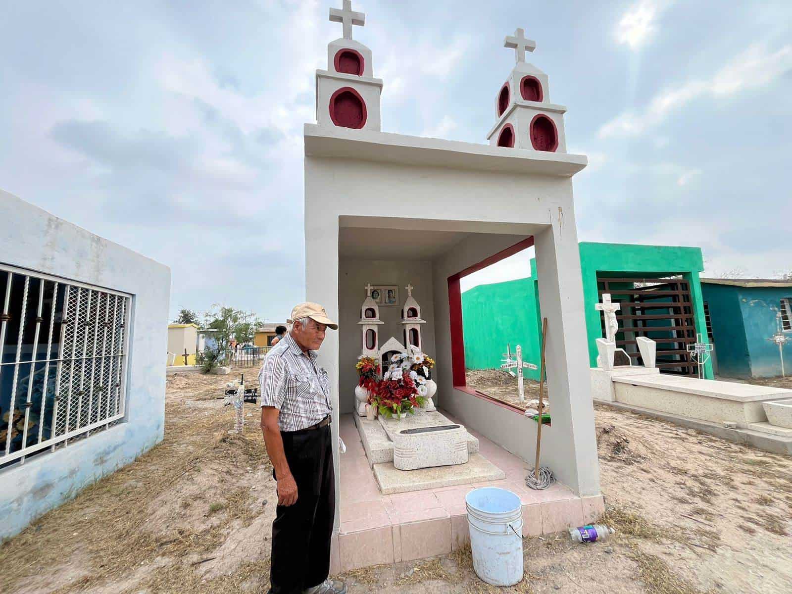 Acude Don Andrés a recordar a la madre de sus siete hijos.