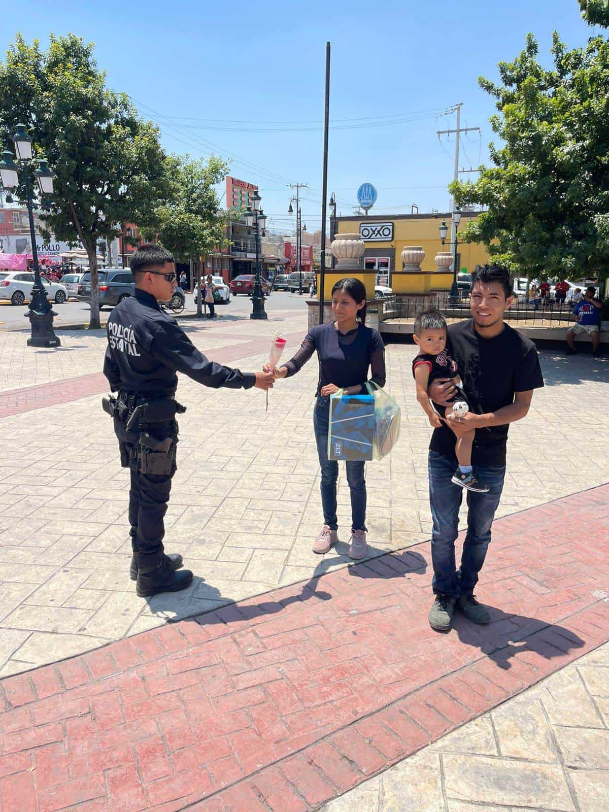 Lleva Policía Estatal alegría a madres en Coahuila